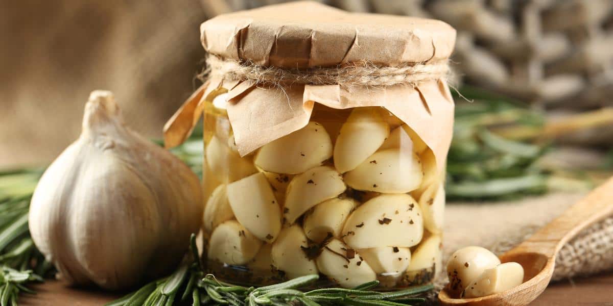 Knoblauch im Glas