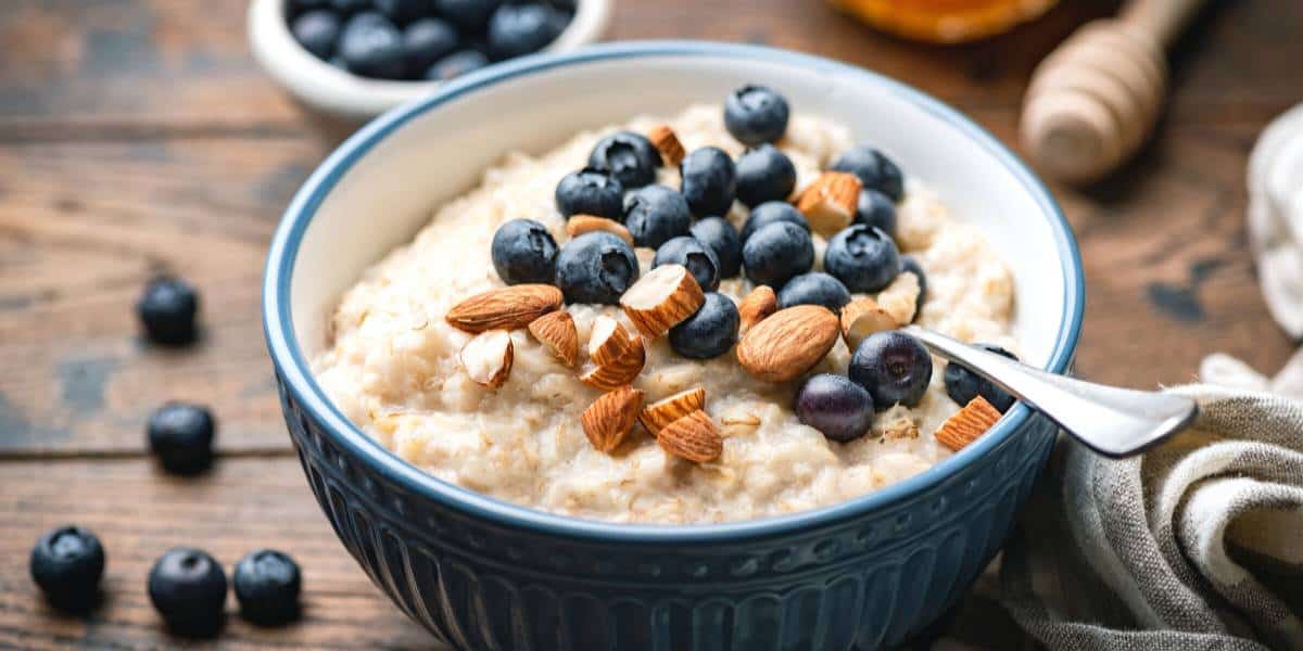 Porridge Titelbild Blaubeeren Heidelbeeren Getreidebrei Haferflocken Rezept Oats